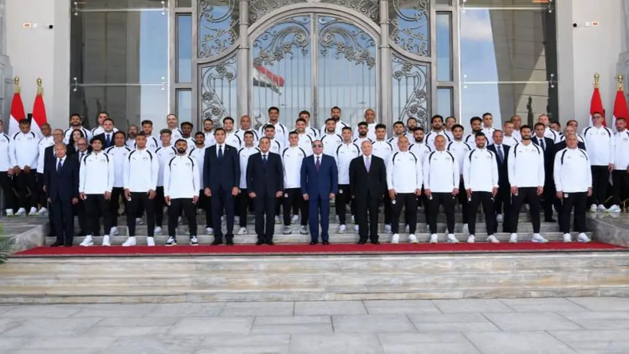 الرئيس السيسي يكرم المنتخب في احتفالية حماسية بأعلام مصر